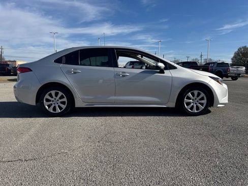 Used 2024 Toyota Corolla LE image 7