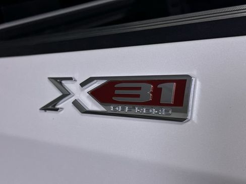 Used 2022 GMC Sierra 1500 SLT AWD/4WD image 32