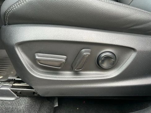 Certified 2025 Toyota Corolla Cross XLE image 16