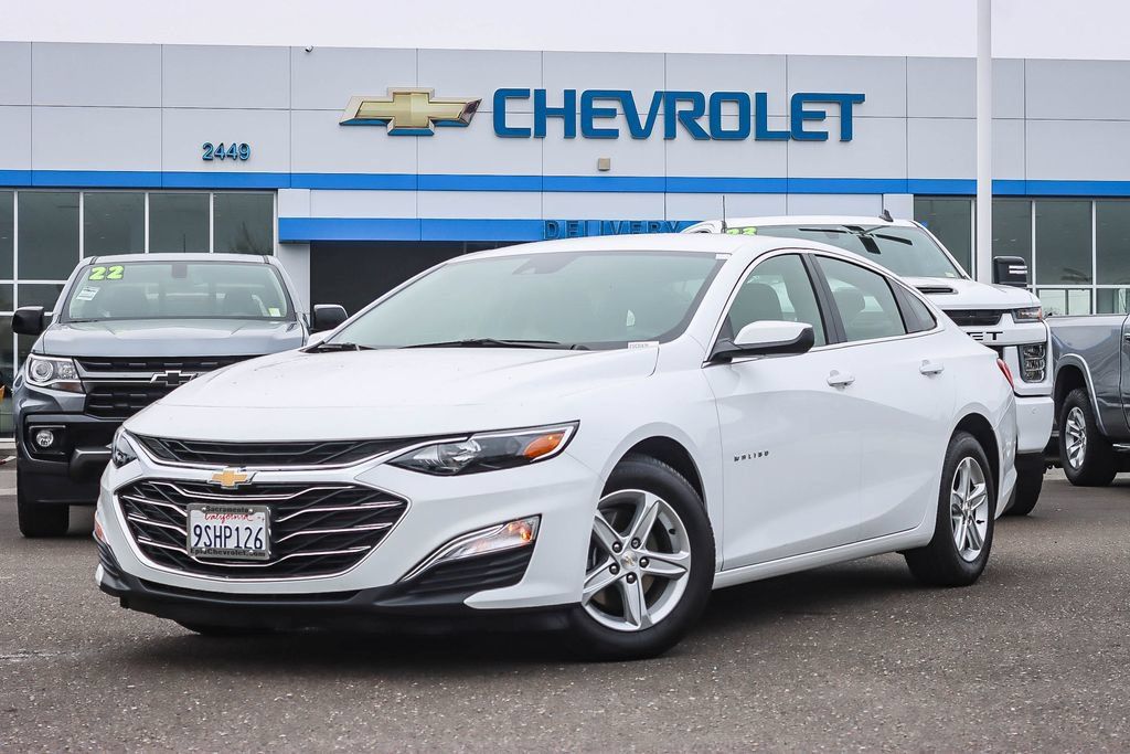 Used 2025 Chevrolet Malibu LS FWD image 1