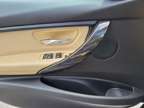 Used 2017 BMW 320i Sedan image 28