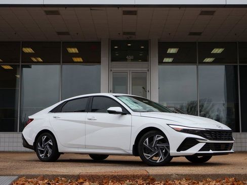 New 2025 Hyundai Elantra Limited image 1