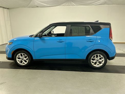 Certified 2023 Kia Soul S image 6