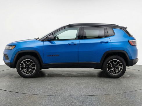 Used 2025 Jeep Compass Trailhawk AWD/4WD image 5