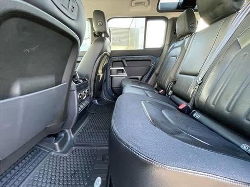 Used 2020 Land Rover Defender 110 SE image 29