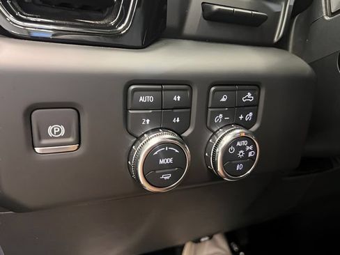Certified 2025 GMC Sierra 1500 AT4 w/ AT4 Premium Package AWD/4WD image 13