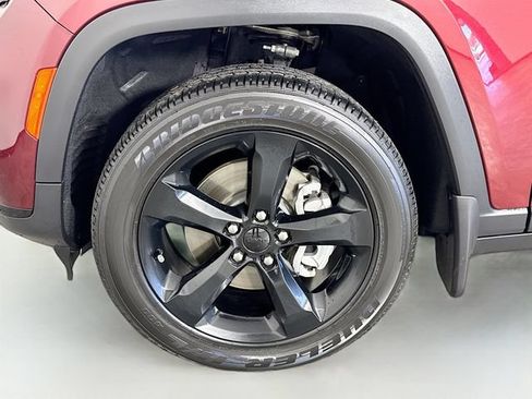 Used 2024 Jeep Grand Cherokee L Altitude AWD/4WD image 36