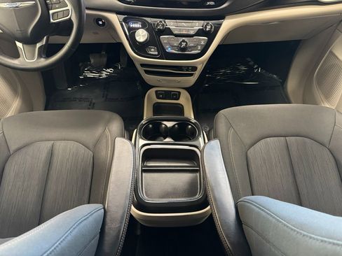 Used 2019 Chrysler Pacifica Touring Plus w/ Tire & Wheel Group image 19