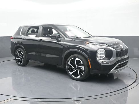 Used 2022 Mitsubishi Outlander SE image 8