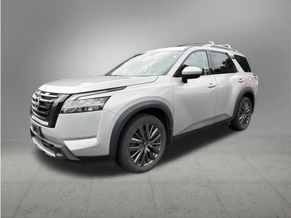 Used 2023 Nissan Pathfinder SL w/ SL Premium Package