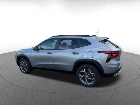 Used 2025 Chevrolet Trax LT FWD image 10