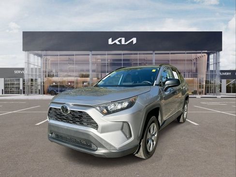 Used 2021 Toyota RAV4 LE image 4