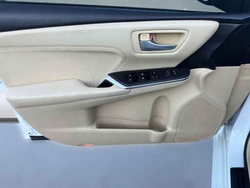 Used 2016 Toyota Camry XLE w/ Moonroof Package FWD image 14