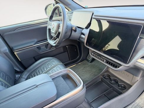 Used 2024 Rivian R1T Adventure AWD/4WD image 26