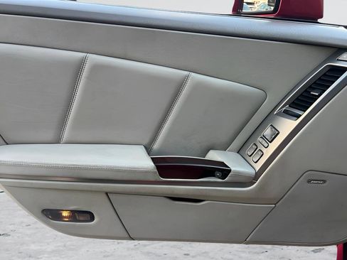 Used 2005 Cadillac XLR image 33