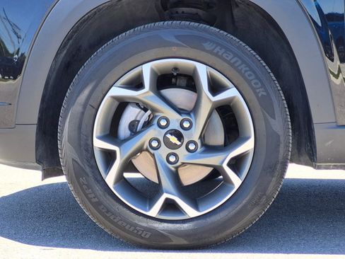 Used 2025 Chevrolet Trax LT FWD image 24
