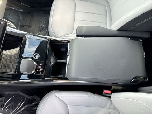Used 2025 Land Rover Range Rover Sport Dynamic SE AWD/4WD image 34