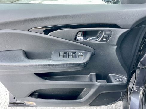 Used 2019 Honda Pilot Touring image 12