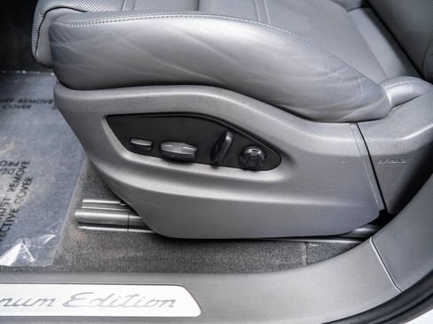 Used 2023 Porsche Cayenne Platinum Edition image 29