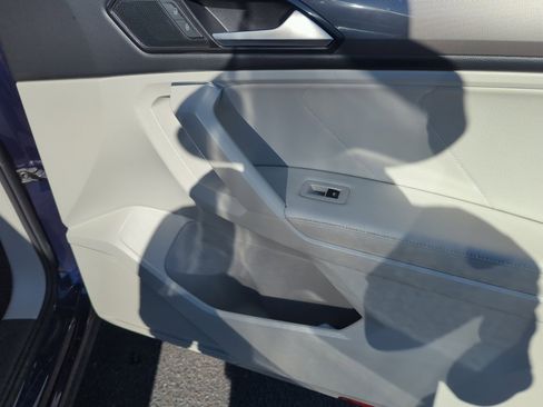 Certified 2022 Volkswagen Tiguan SE w/ Panoramic Sunroof Package image 16