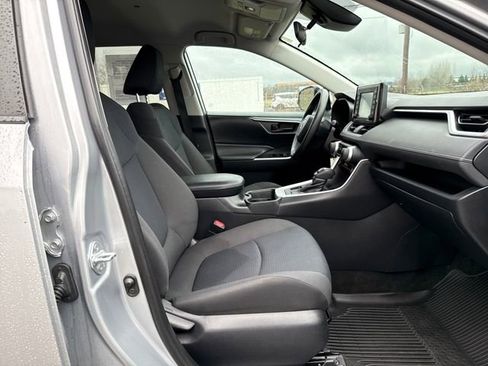 Used 2020 Toyota RAV4 LE image 10