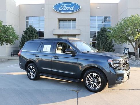 Used 2025 Ford Expedition Active AWD/4WD image 1