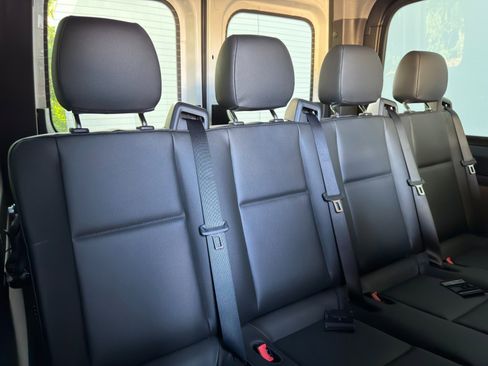 Used 2024 Mercedes-Benz Sprinter 2500 image 32