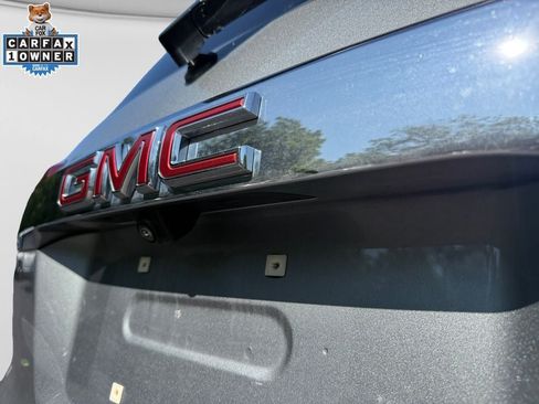 Used 2023 GMC Acadia SLT w/ Technology Package AWD/4WD image 17
