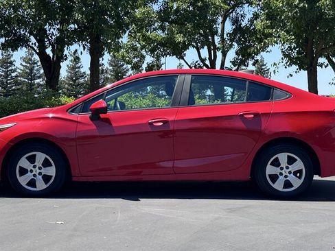 Used 2016 Chevrolet Cruze LS FWD image 3