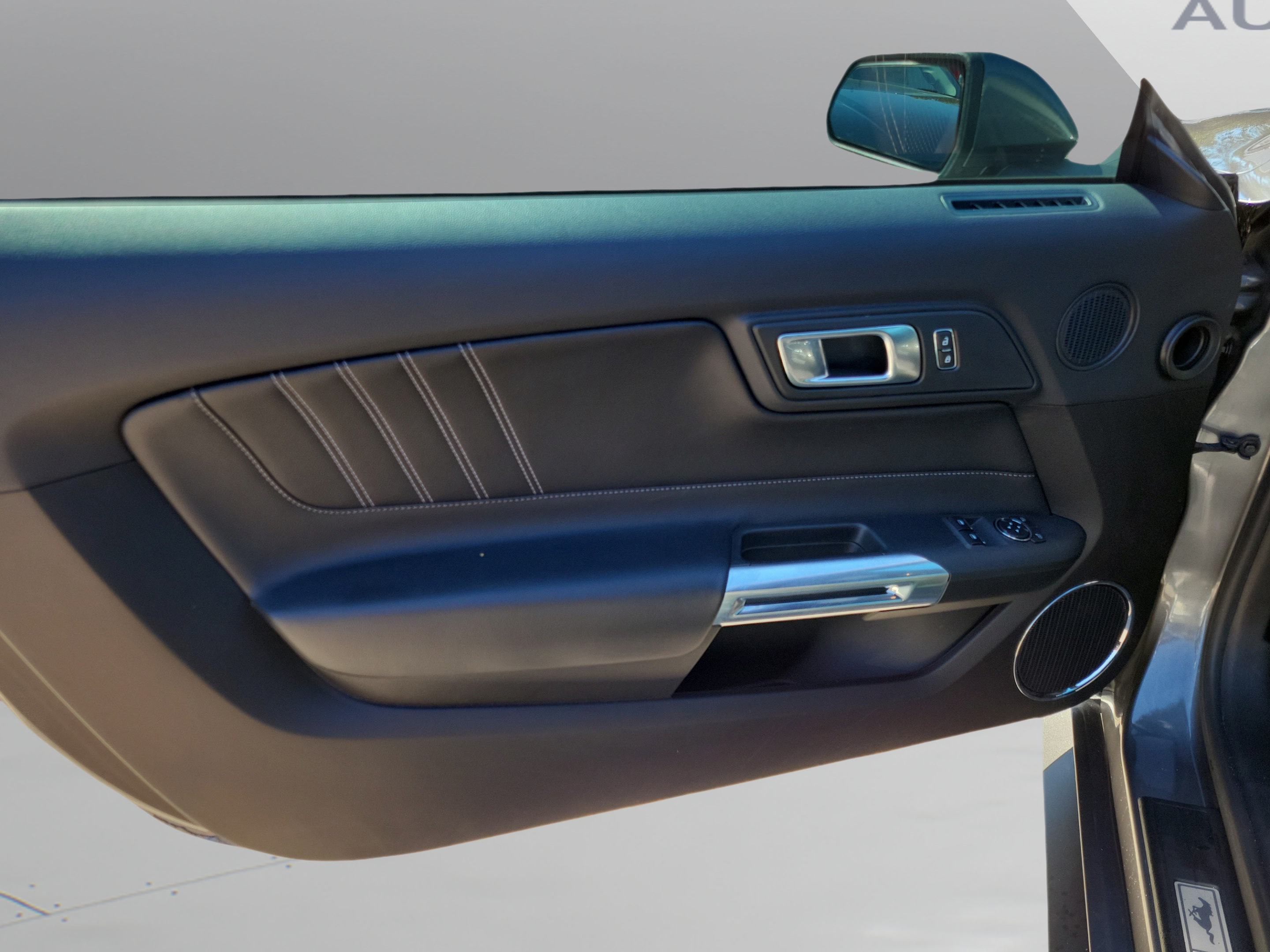 Used 2022 Ford Mustang Premium RWD image 5