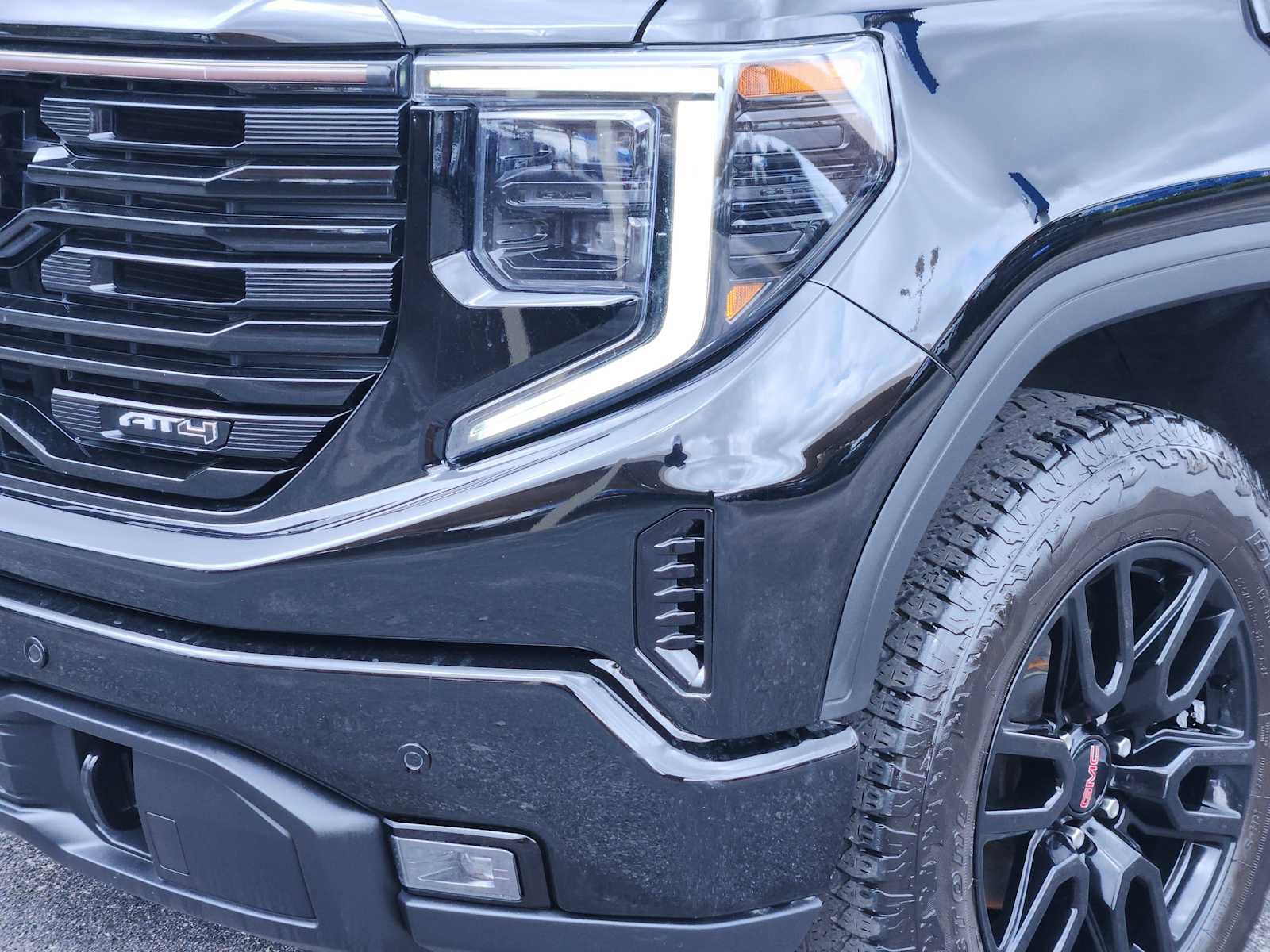 Used 2024 GMC Sierra 1500 Elevation w/ Elevation Premium Package AWD/4WD image 8