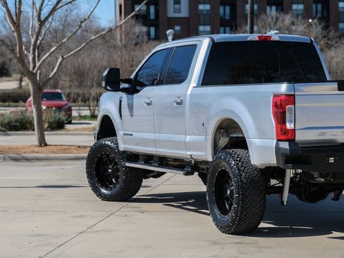 Used 2017 Ford F250 Lariat w/ Lariat Value Package image 22