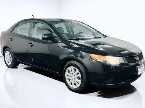 Used 2010 Kia Forte LX w/ Convenience Pkg FWD image 2