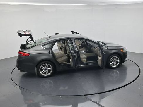 Used 2018 Ford Fusion SE FWD image 45