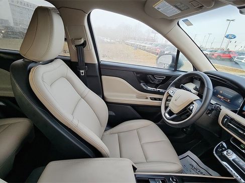 Used 2025 Lincoln Corsair FWD image 13