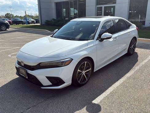 Used 2024 Honda Civic Touring image 3