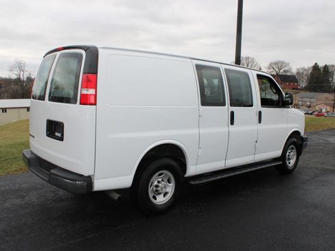 Used 2024 Chevrolet Express 2500 w/ Driver Convenience Package RWD image 4