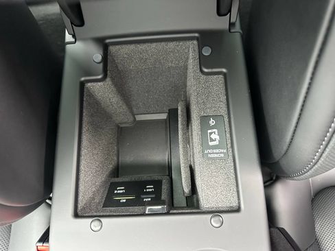 Used 2026 Porsche Macan AWD/4WD image 28