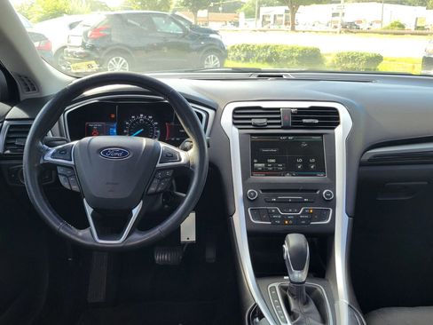 Used 2016 Ford Fusion SE FWD image 10