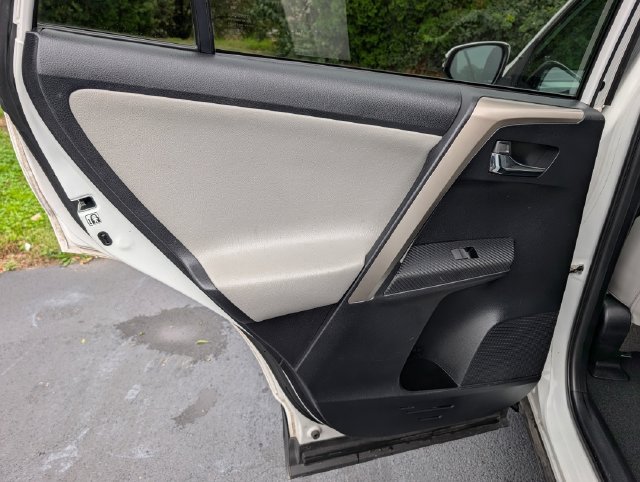 Used 2015 Toyota RAV4 XLE FWD image 32