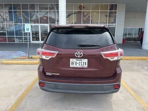 Used 2016 Toyota Highlander LE FWD image 7