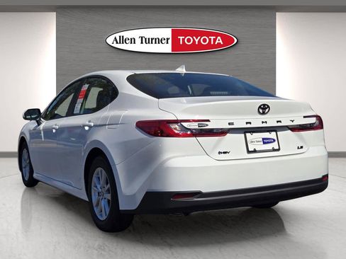 Used 2026 Toyota Camry LE image 9