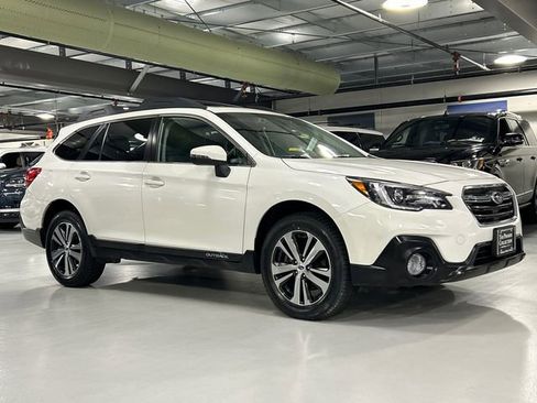 Used 2018 Subaru Outback 2.5i Limited AWD/4WD image 1