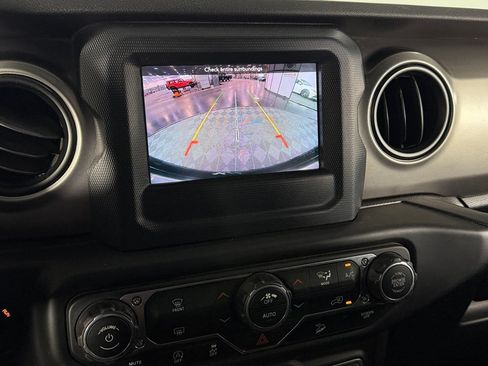 Used 2018 Jeep Wrangler Unlimited Sport S AWD/4WD image 18