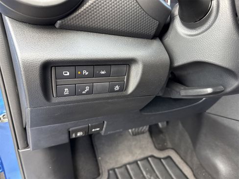 Used 2022 Nissan Kicks S image 15