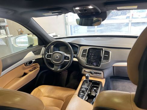 Used 2017 Volvo XC90 T6 Momentum w/ Vision Package image 9
