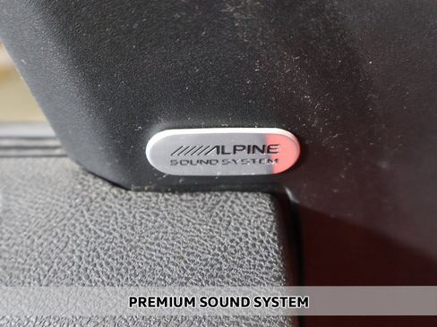 Used 2023 Dodge Charger SXT image 3