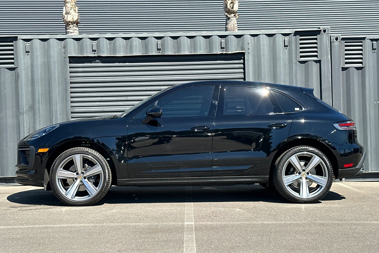 Certified 2024 Porsche Macan AWD/4WD image 2