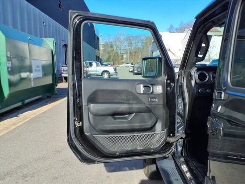 Used 2020 Jeep Wrangler Unlimited Sahara image 24