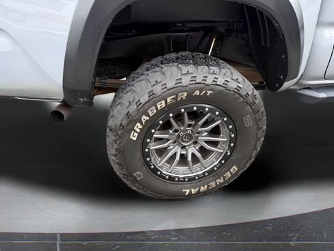 Used 2021 Toyota Tacoma SR5 w/ Trail Edition AWD/4WD image 12